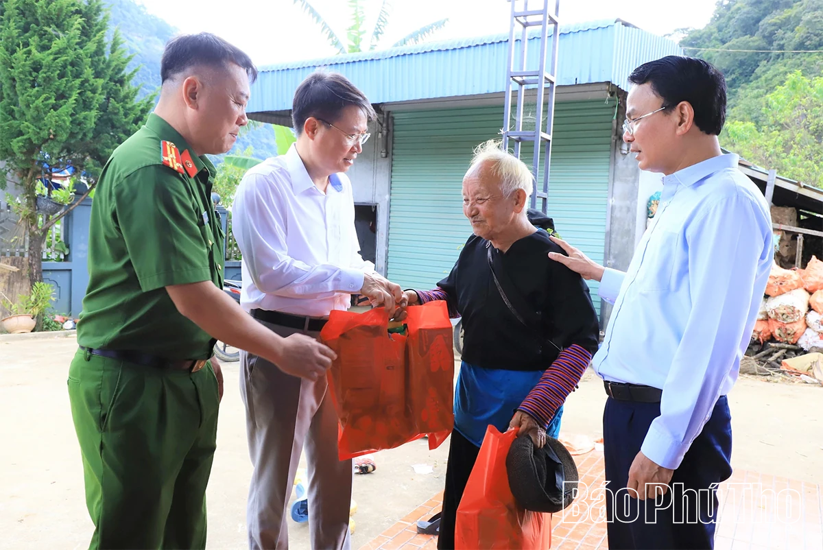 Bí thư Tỉnh uỷ Đặng Xuân Phong thăm và làm việc với Ban Thường vụ Đảng ủy xã Pà Cò