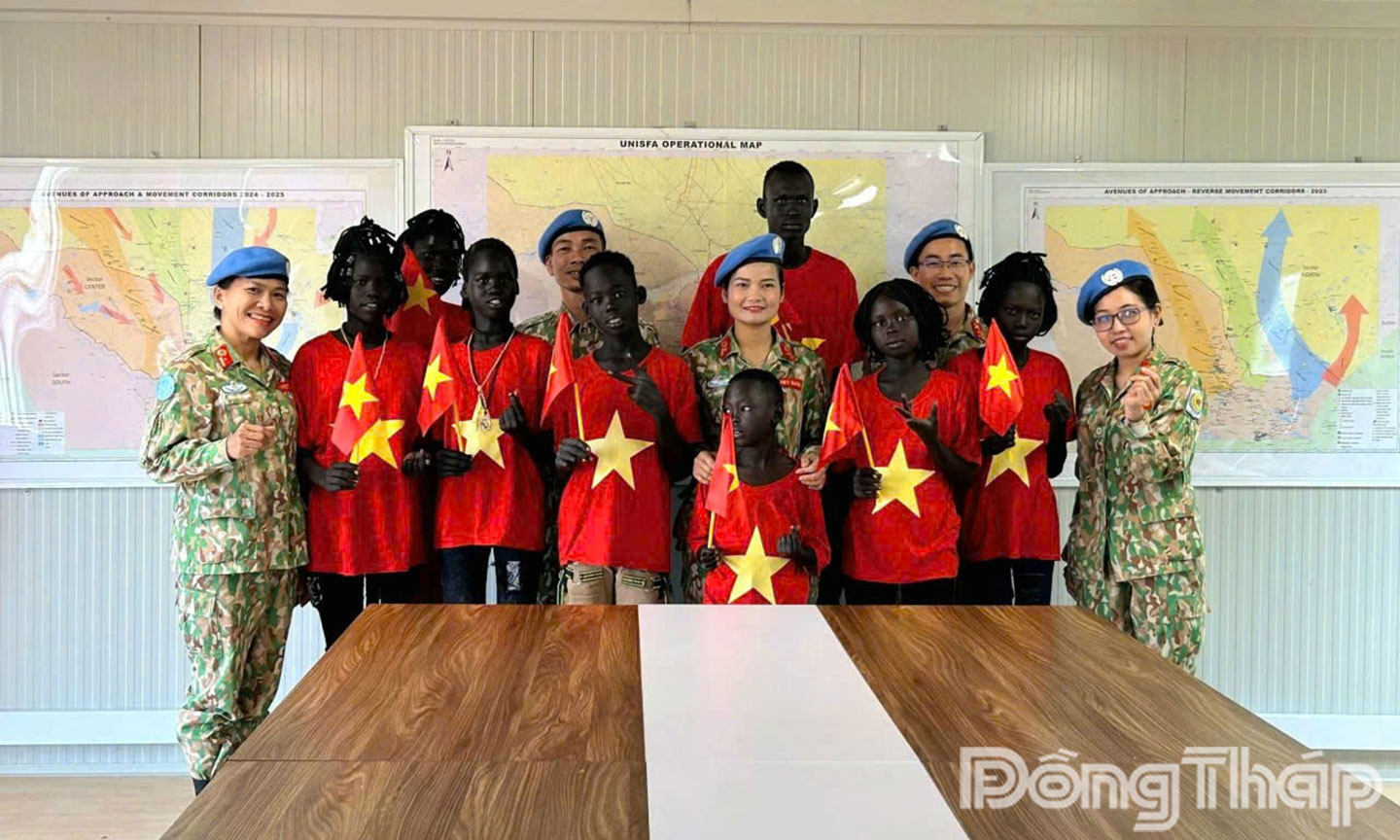 Dạy các cháu hát và nói tiếng Việt