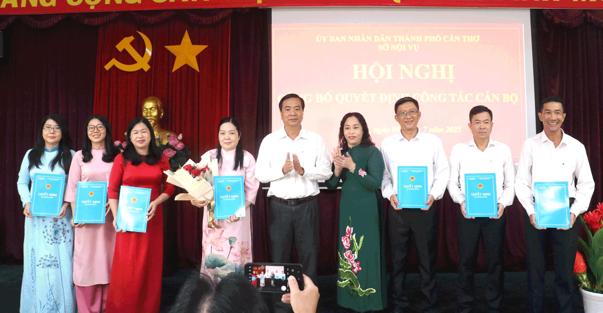 Sở Nội vụ TP Cần Thơ công bố các quyết định về công tác cán bộ