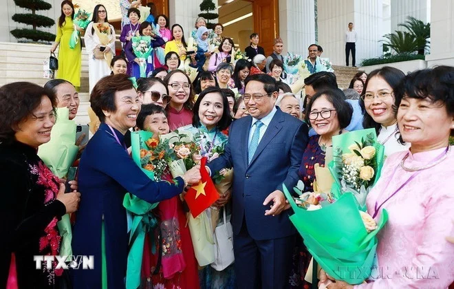 Phụ nữ Việt Nam: Từ truyền thống anh hùng đến khát vọng cống hiến