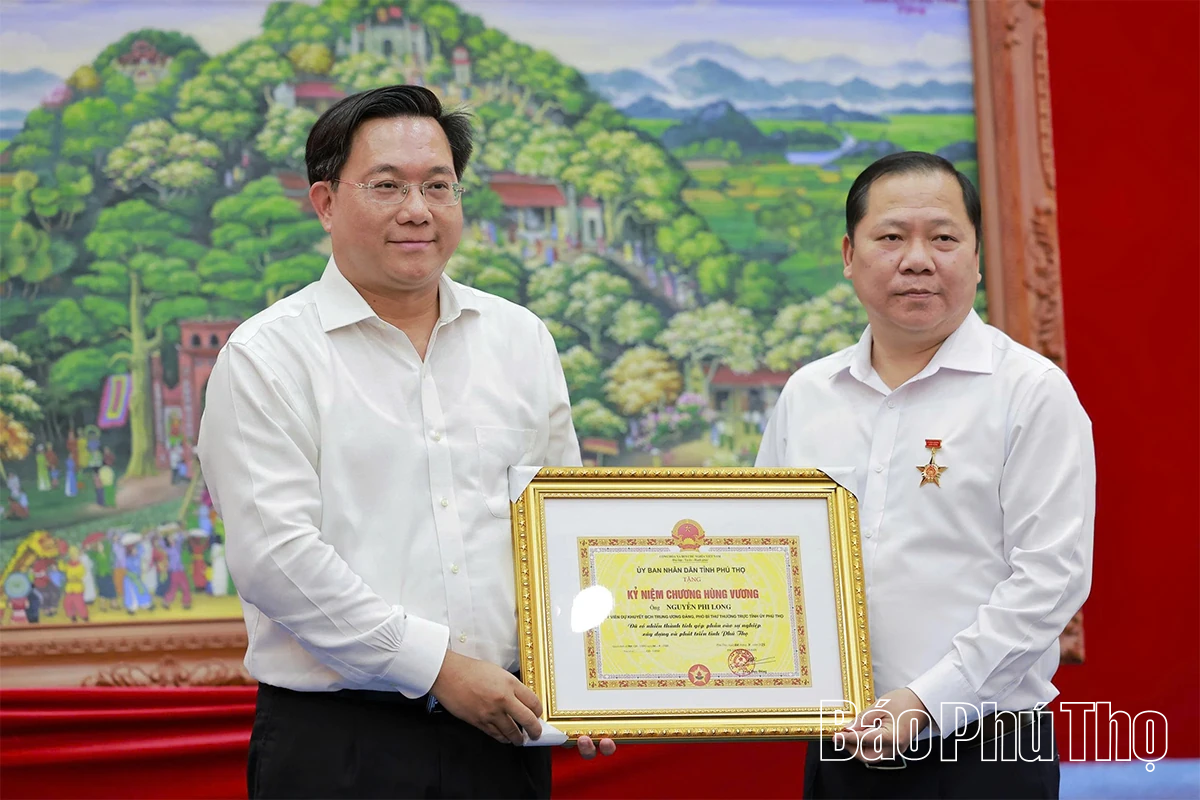 Gặp mặt, chia tay đồng chí Nguyễn Phi Long - Nguyên Phó Bí thư Thường trực Tỉnh ủy chuyển công tác