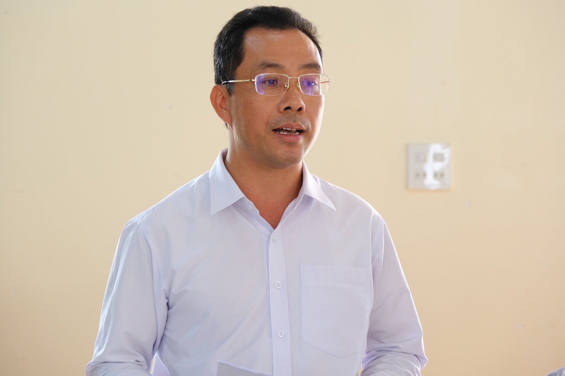 Bí thư Đảng ủy, Chủ tịch HĐND xã Hòa Bắc Hồ Sỹ Huy báo cáo tình hình địa phương sau sáp nhập