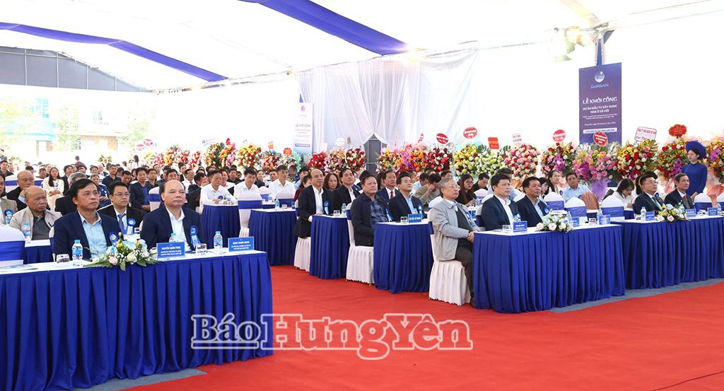 Các đại biểu dự lễ khởi công.