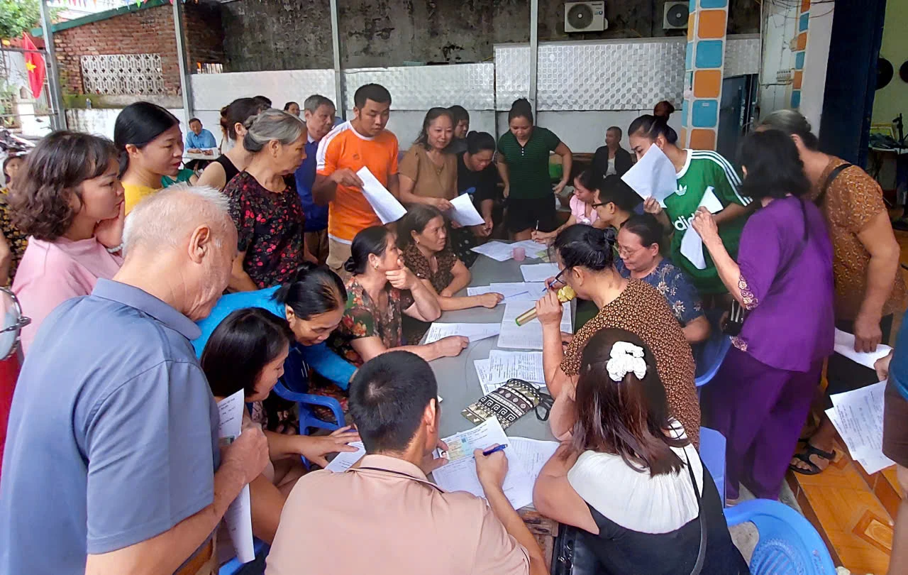 Hân hoan nhận quà Tết Độc lập