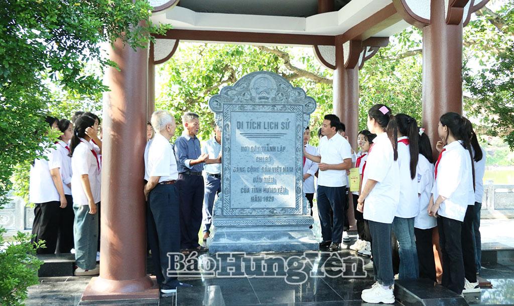 Di tích lịch sử Cây đa Sài Thị, xã Chí Minh - nơi giáo dục truyền thống cách mạng cho thế hệ trẻ.