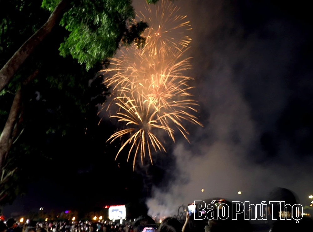 Mãn nhãn màn pháo hoa rực rỡ mừng ngày Quốc khánh
