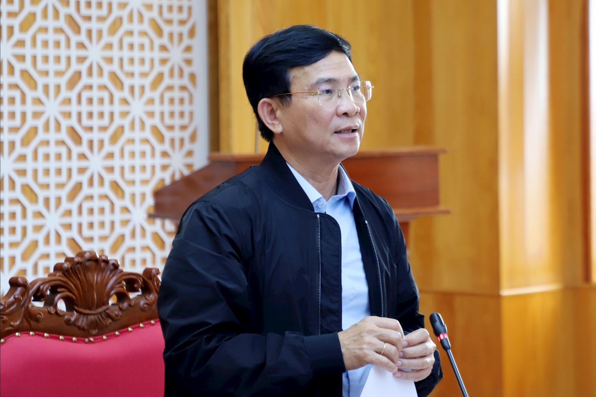 Đồng chí Hồ Văn Mười, Phó Bí thư Tỉnh ủy, Chủ tịch UBND tỉnh đề nghị Trung ương tiếp tục quan tâm, hỗ trợ tỉnh trong khắc phục thiên tai