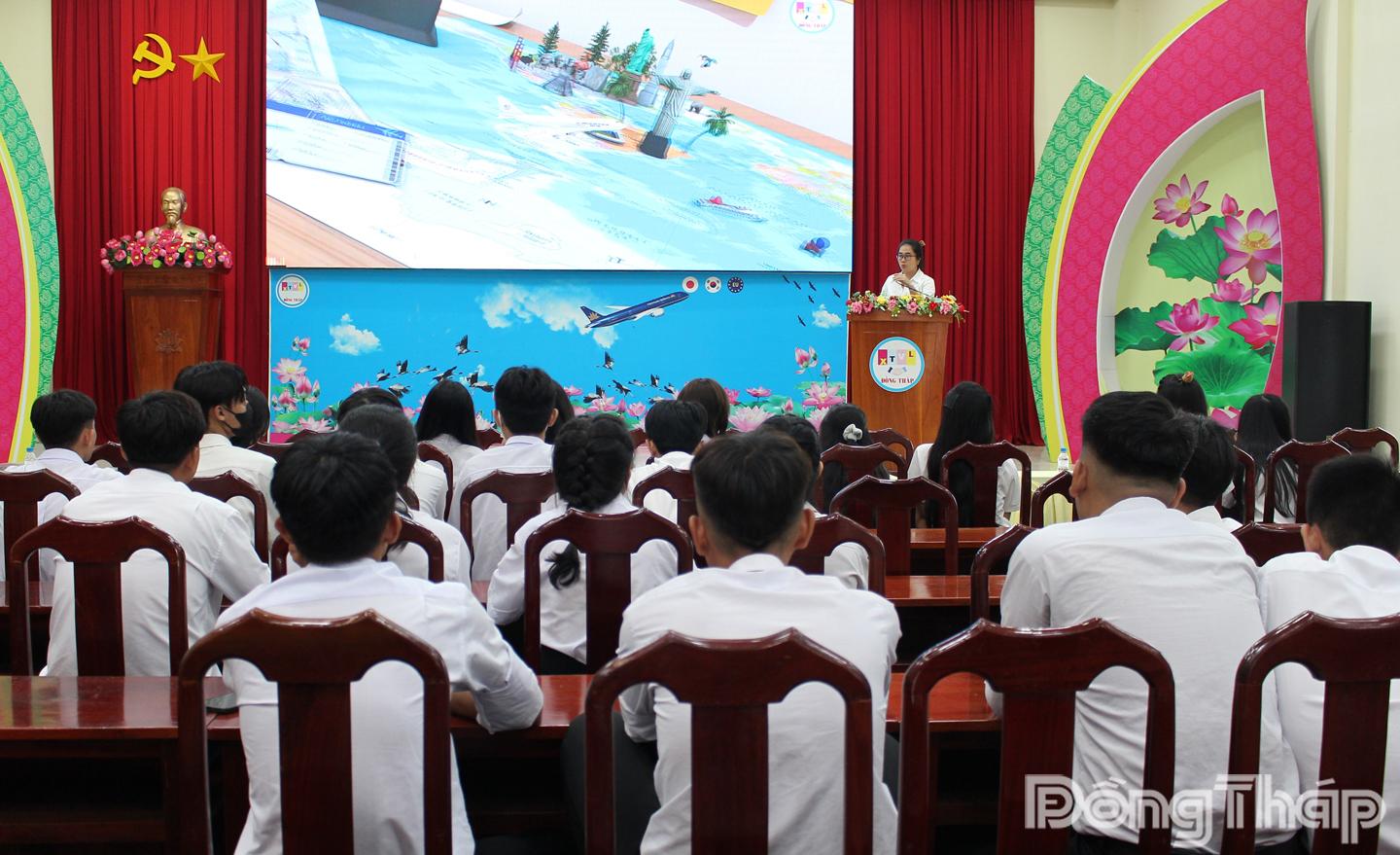 Trung tâm Dịch vụ việc làm Đồng Tháp tư vấn, hướng nghiệp, giới thiệu việc làm cho học sinh nhu cầu làm việc tại Nhật Bản.