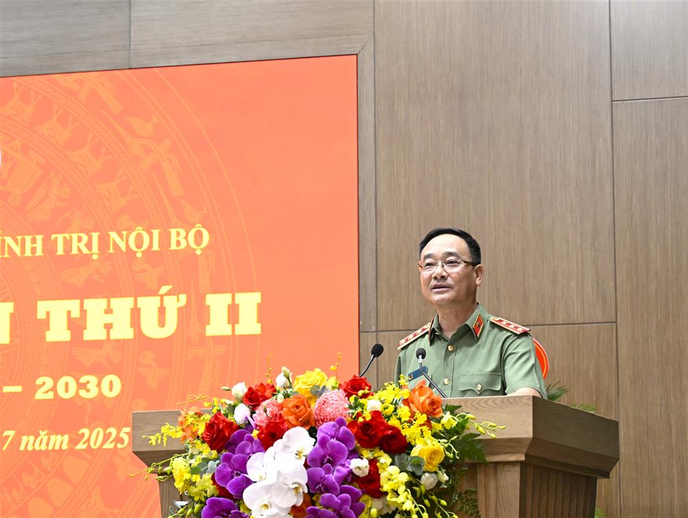 Thứ trưởng Phạm Thế Tùng phát biểu tại Đại hội.