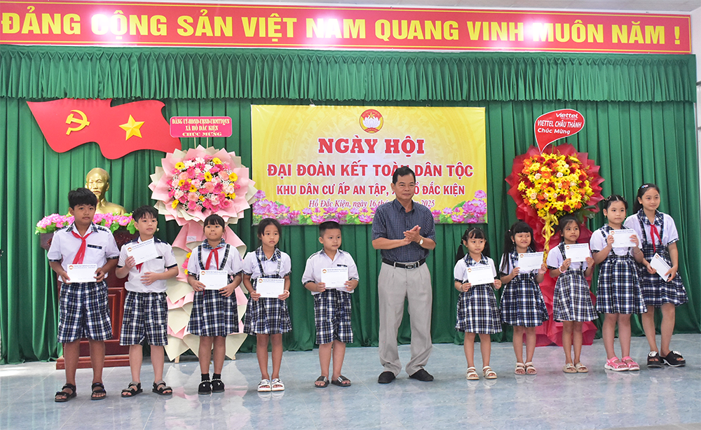 Ngày hội Đại đoàn kết toàn dân tộc tại xã Hồ Đắc Kiện