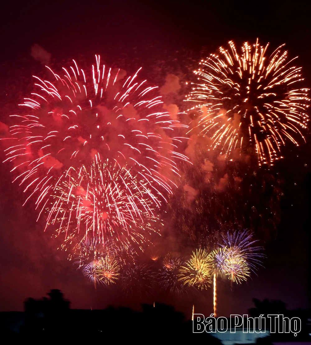 Mãn nhãn màn pháo hoa rực rỡ mừng ngày Quốc khánh