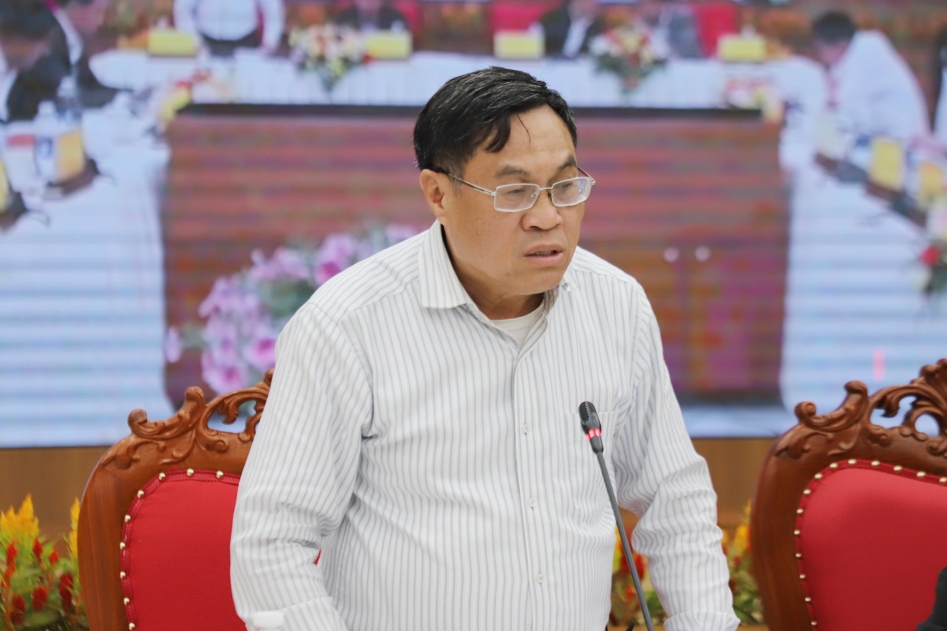 Đồng chí Võ Ngọc Hiệp mong muốn các sở, ngành tập trung quản lý nhà lưới, nhà kính và có chính sách hỗ trợ nông dân khi phải di dời công trình sản xuất nông nghiệp