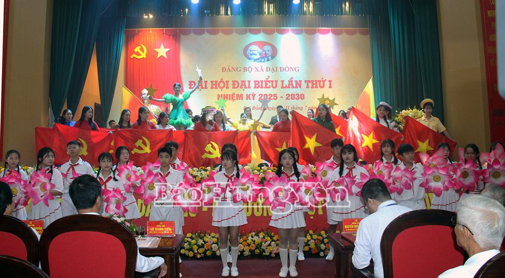 Tiết mục văn nghệ chào mừng đại hội