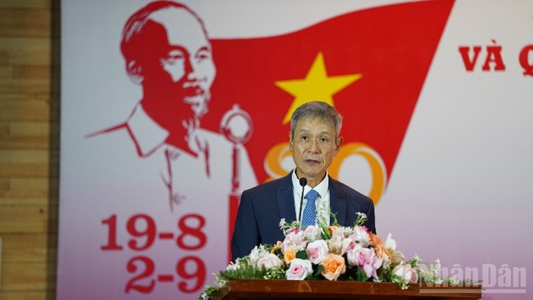 Đại sứ Nguyễn Minh Vũ phát biểu ý kiến tại lễ mít-tinh. (Ảnh: ĐINH TRƯỜNG) ndo_br_dsc01493-2629.jpg