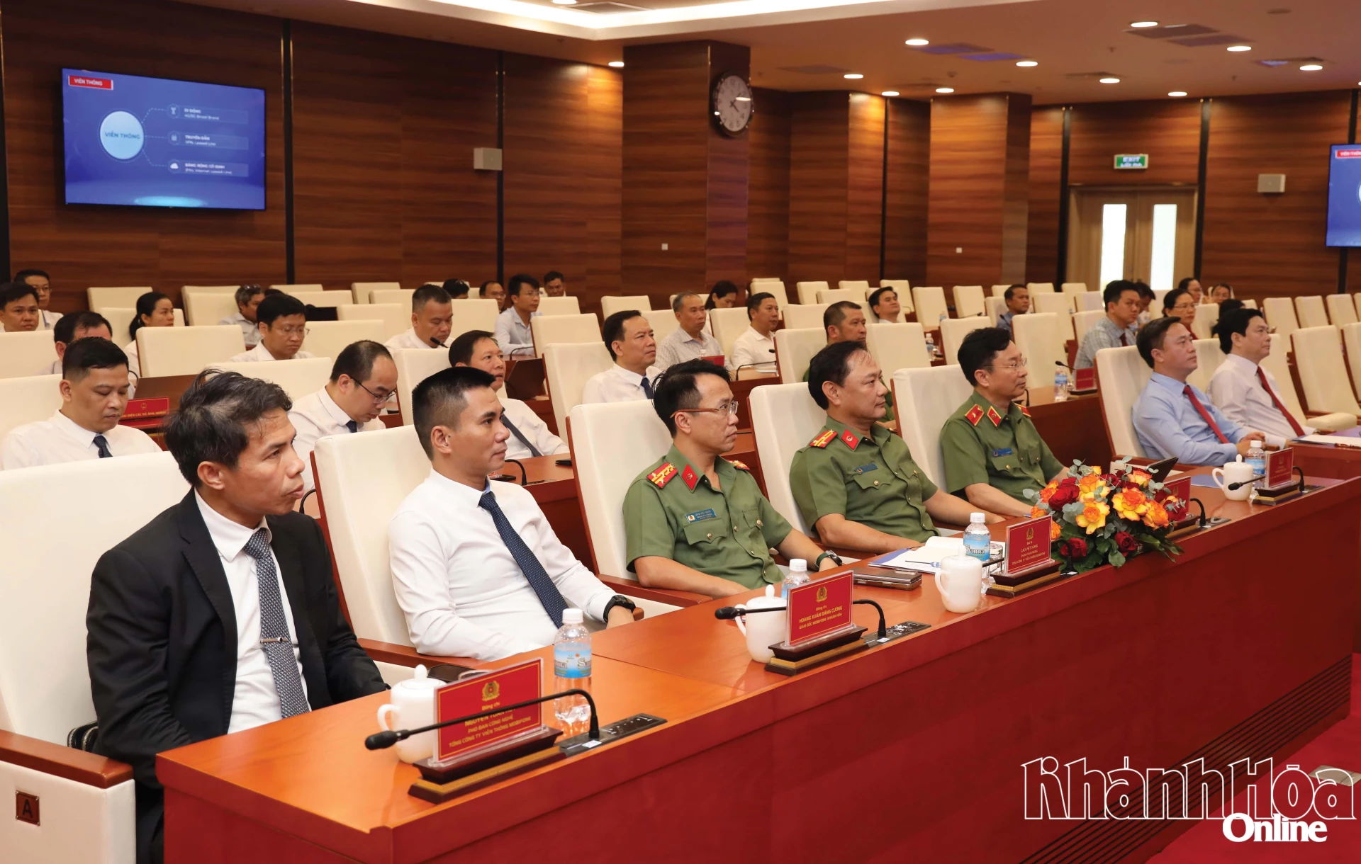 Các đại biểu dự lễ ký kết.