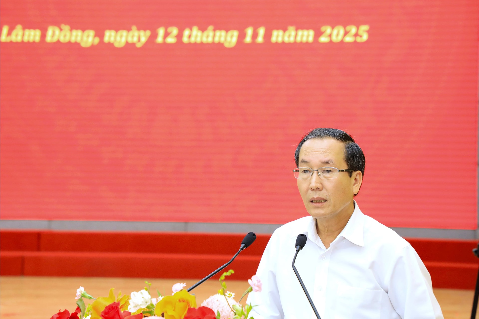 5 Đồng chí Huỳnh Ngọc Anh, Ủy viên BTV, Trưởng Ban Nội chính Tỉnh ủy điều hành tham luận, thảo luận