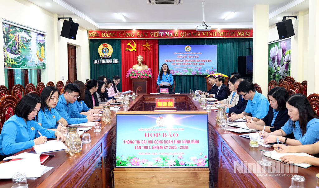 Các đại biểu dự Họp báo.