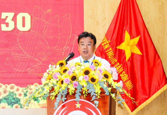 Đồng chí Nguyễn Trần Phú phát biểu tại đại hội