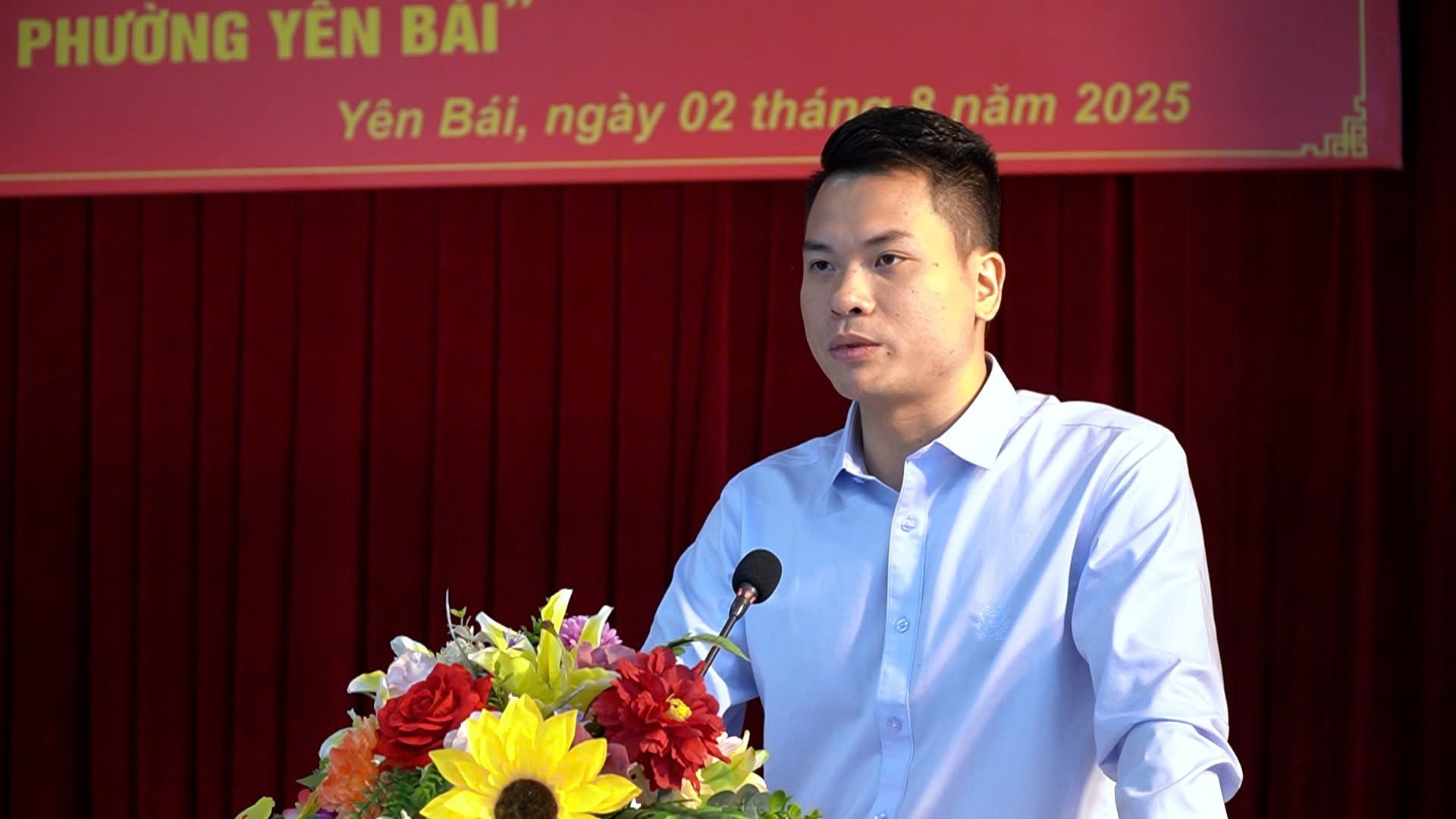 Lãnh đạo phường Yên Bái phát biểu tại chương trình.