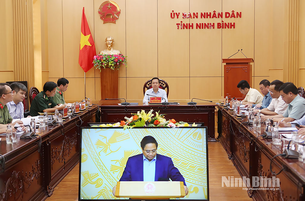 Các đại biểu dự hội nghị trực tuyến tại điểm cầu tỉnh Ninh Bình.