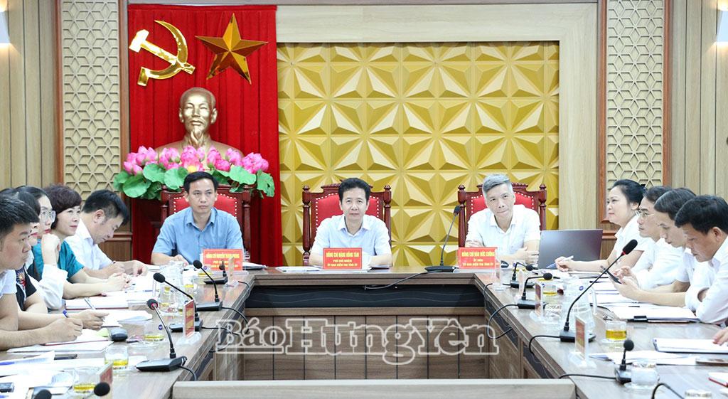 Các đồng chí lãnh đạo Ủy ban Kiểm tra Tỉnh ủy chủ trì hội nghị giao ban.