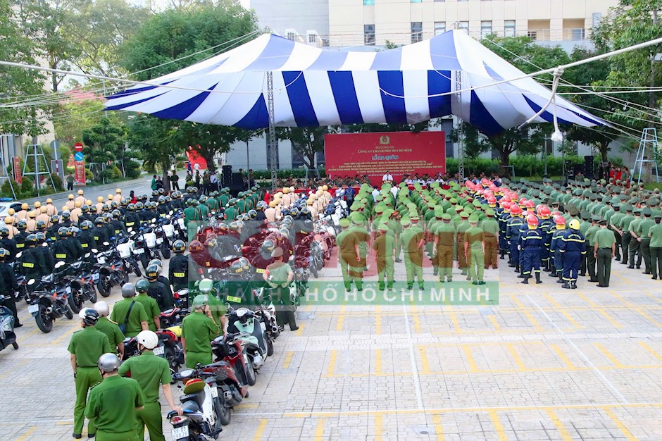 Quang cảnh lễ ra quân. (Ảnh: Congan.com.vn)