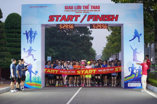 Sôi nổi giải chạy chào mừng 80 năm Ngày truyền thống Văn phòng Chính phủ- Ảnh 4.