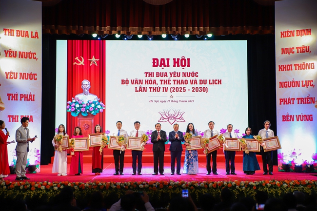 Thi đua - khen thưởng: Động lực sáng tạo và phát triển bền vững cho Ngành Văn hóa, Thể thao và Du lịch - Ảnh 8.