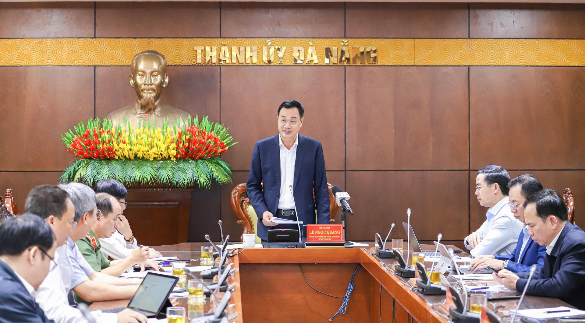 Bí thư Thành ủy Lê Ngọc Quang chủ trì phiên họp. Ảnh: NGỌC PHÚ