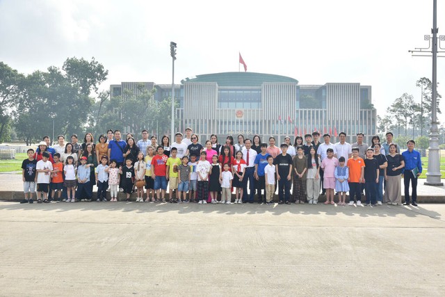 Khen thưởng học sinh đạt thành tích học tập tiêu biểu và vui hội trăng rằm- Ảnh 2.