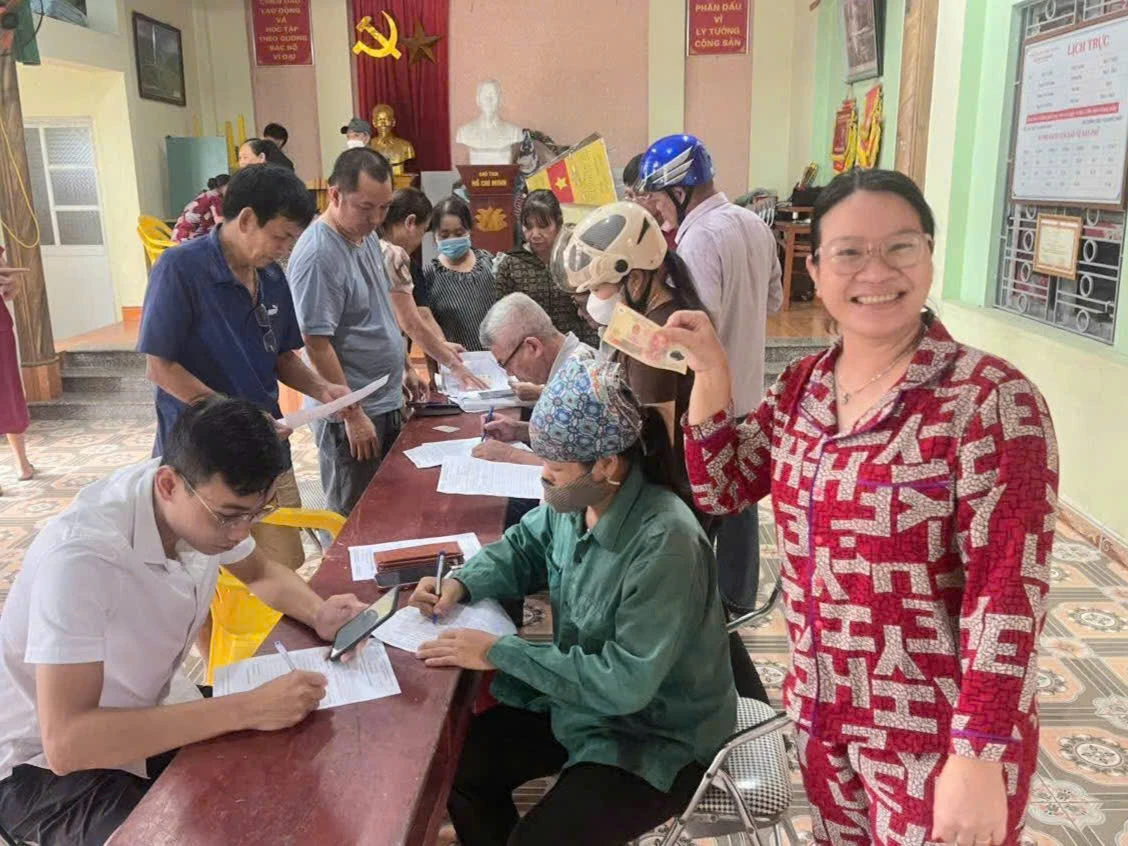 Hân hoan nhận quà Tết Độc lập