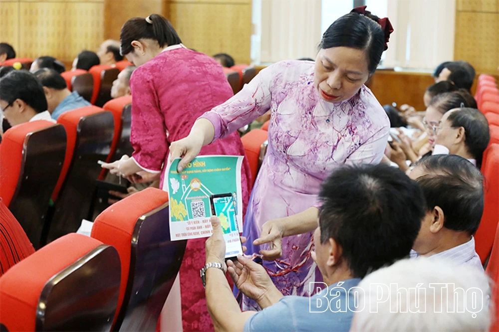 Phường Hòa Bình: Ra mắt “Hòm thư số” góp ý, ký kết chương trình chuyển đổi số