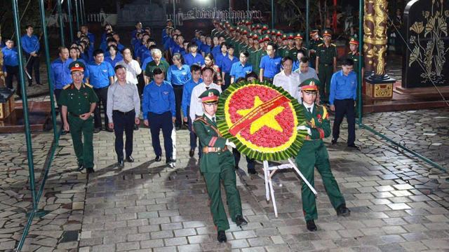 Thắp lửa tri ân - Tuổi trẻ Chính phủ viết tiếp đạo lý ‘uống nước nhớ nguồn’- Ảnh 1.