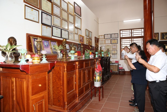 Các đơn vị tại phía Nam của Văn phòng Chính phủ thăm hỏi nguyên lãnh đạo Chính phủ, gia đình chính sách- Ảnh 2.