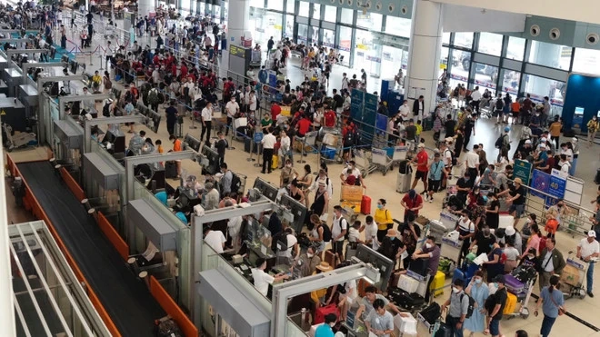 Đề xuất phụ thu nhiên liệu các đường bay nội địa, giá vé bay có thể tăng từ tháng 4