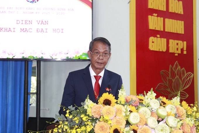 Bí thư Đảng ủy phường Bình Hòa Huỳnh Văn Sơn phát biểu khai mạc đại hội. (Ảnh: SGGP)