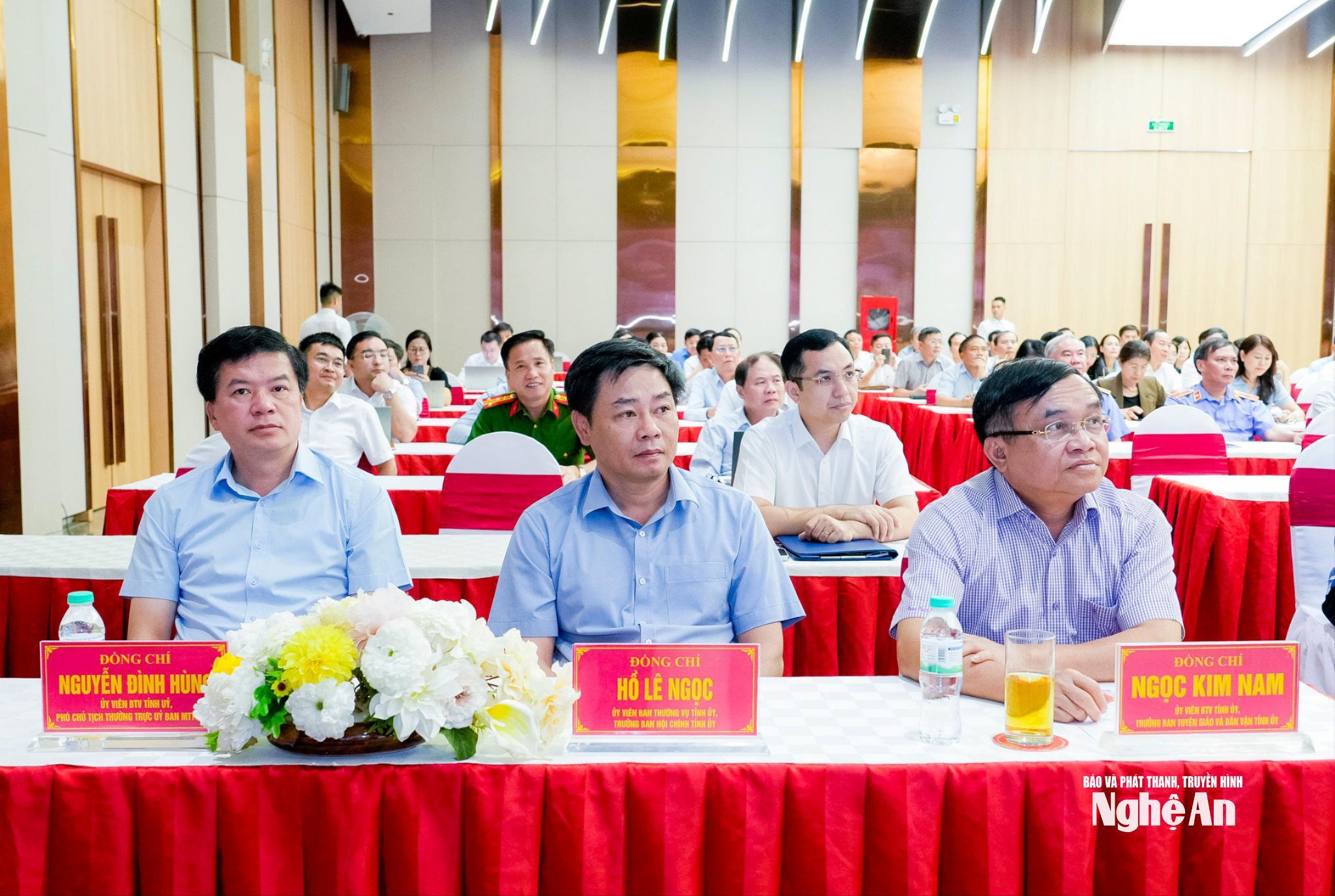 Các đại biểu tham dự hội nghị tại điểm cầu tỉnh Nghệ An. Ảnh: Phạm Bằng