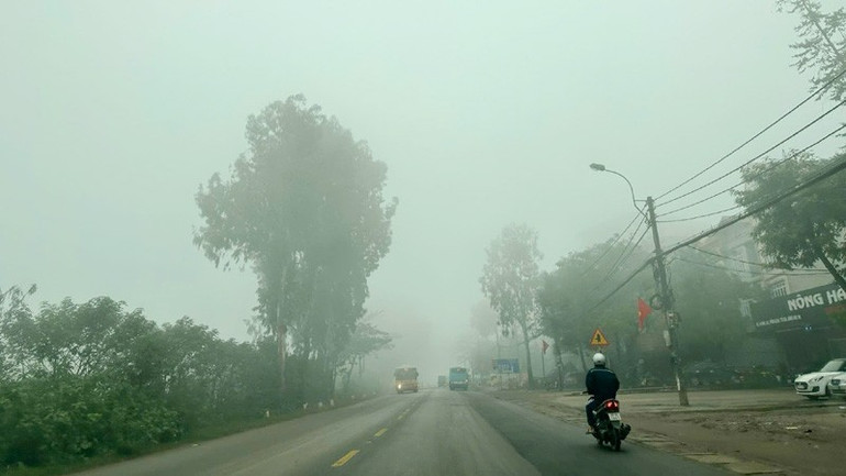 Người dân trên địa bàn Thành phố Hà Nội đang phải đối mặt với tình trạng ô nhiễm không khí ngày càng gia tăng. onkk.jpg