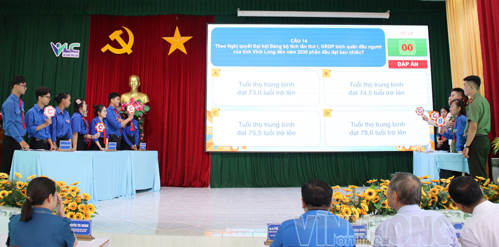 Các đội thi thể hiện kiến thức, khả năng lập luận và xử lý tình huống.    