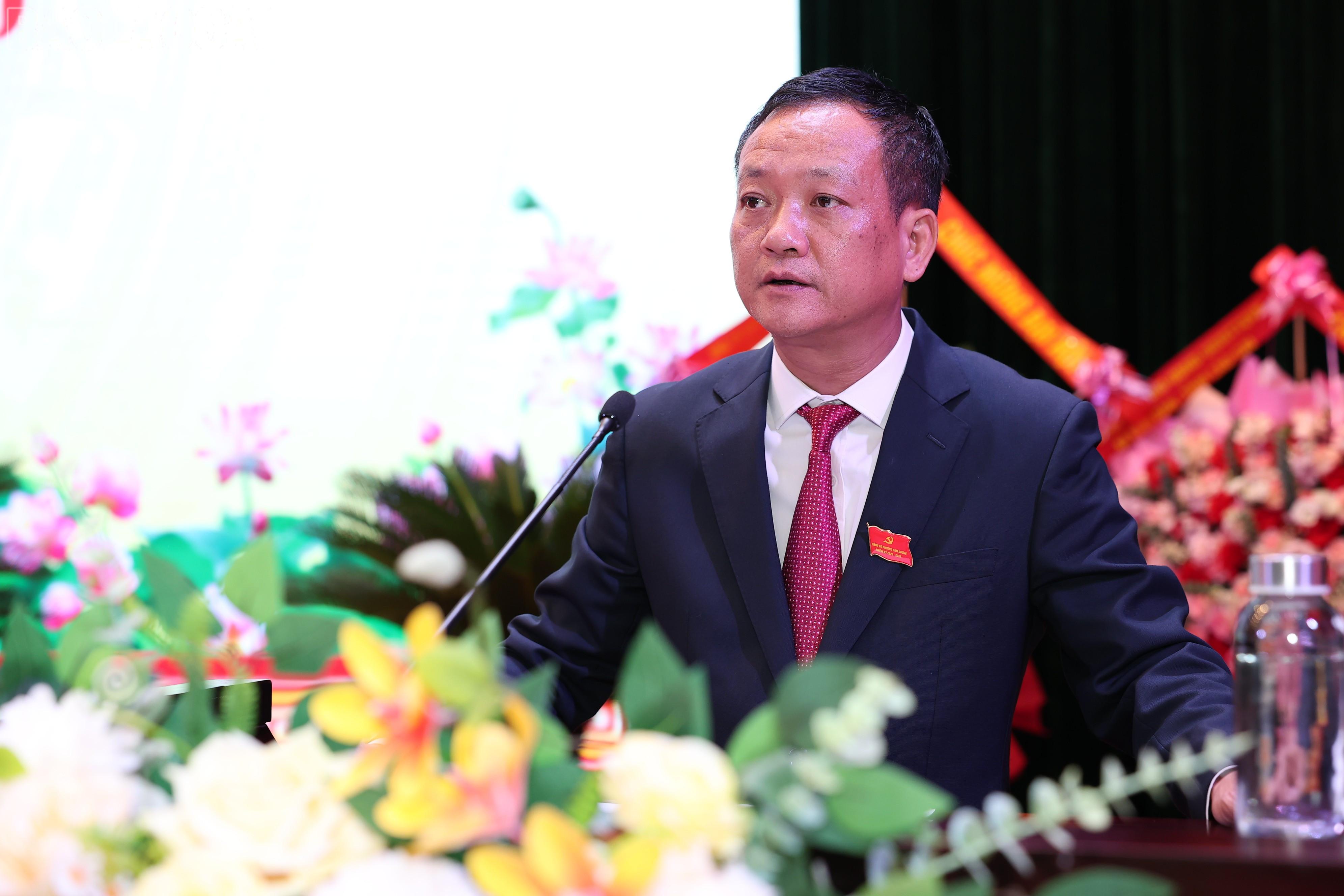 Đồng chí Vũ Hùng Dũng - Tỉnh ủy viên, Bí thư Đảng ủy phường Cam Đường phát biểu khai mạc Đại hội. baolaocai-tl_z6896630108713-abf667f26e3c9c26af049195ca45961b.jpg