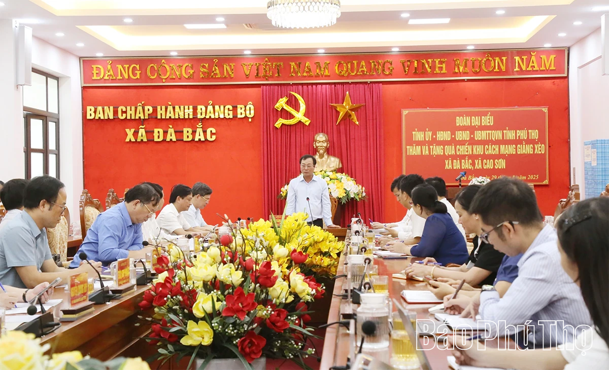 Chủ tịch HĐND tỉnh Bùi Văn Quang thăm di tích lịch sử cách mạng Tú Lý - Hiền Lương và tặng quà cán bộ tiền khởi nghĩa