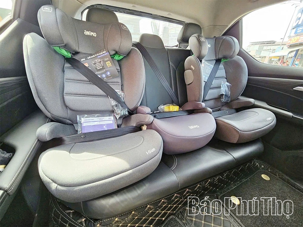 Phụ huynh sốt sắng tìm ghế an toàn ô tô cho trẻ trước khi áp dụng xử phạt