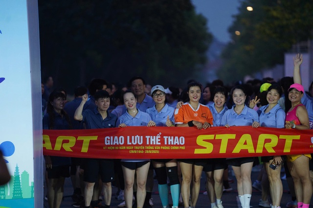 Sôi nổi giải chạy chào mừng 80 năm Ngày truyền thống Văn phòng Chính phủ- Ảnh 3.