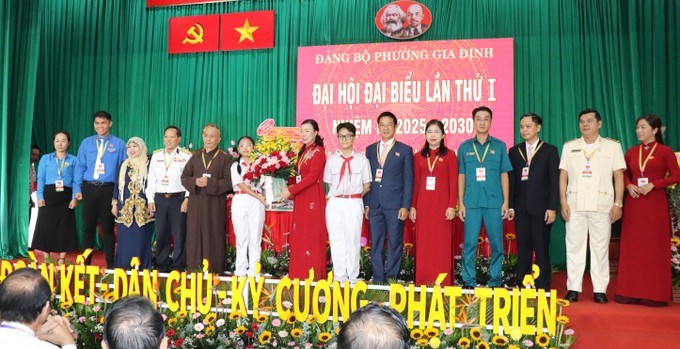 Khối đại đoàn kết phường Gia Định chúc mừng đại hội