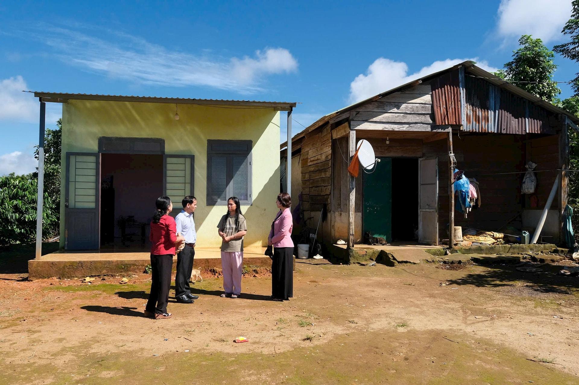 Các chính sách trợ cấp xã hội cho học sinh, sinh viên DTTS; chế độ cho người có uy tín trong cộng đồng; công tác y tế, giáo dục, giảm nghèo, tạo việc làm… đều được thực hiện nghiêm túc, đồng bộ