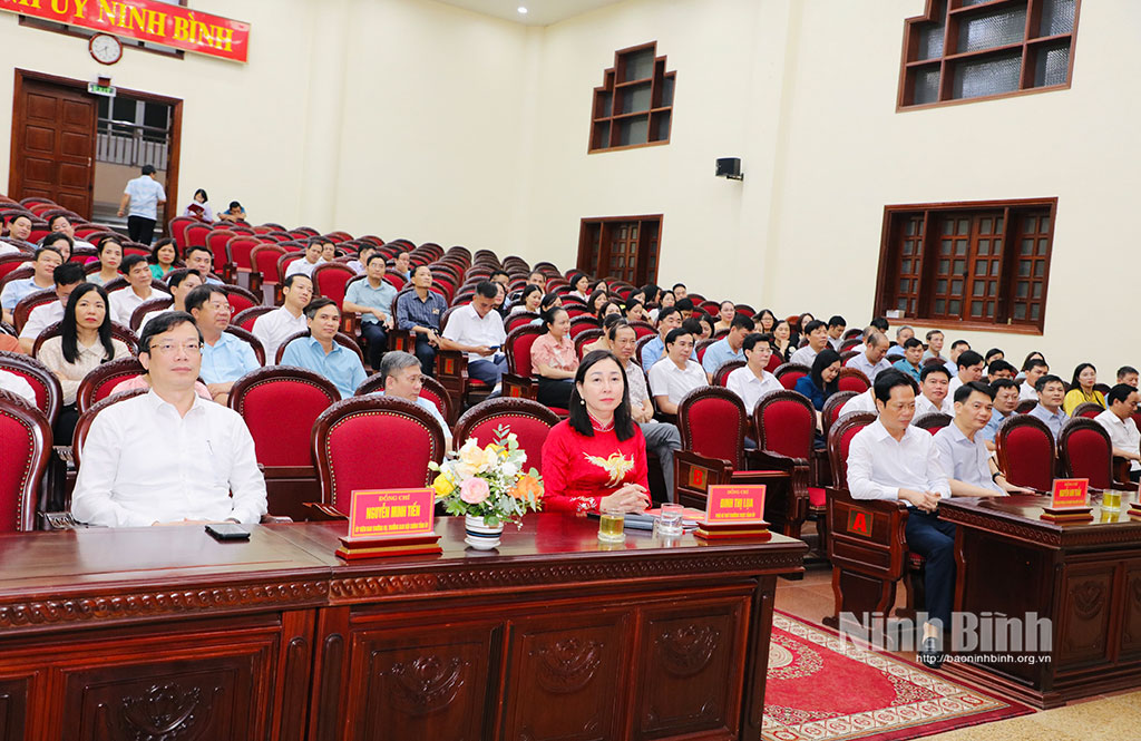 Các đại biểu dự buổi gặp mặt.