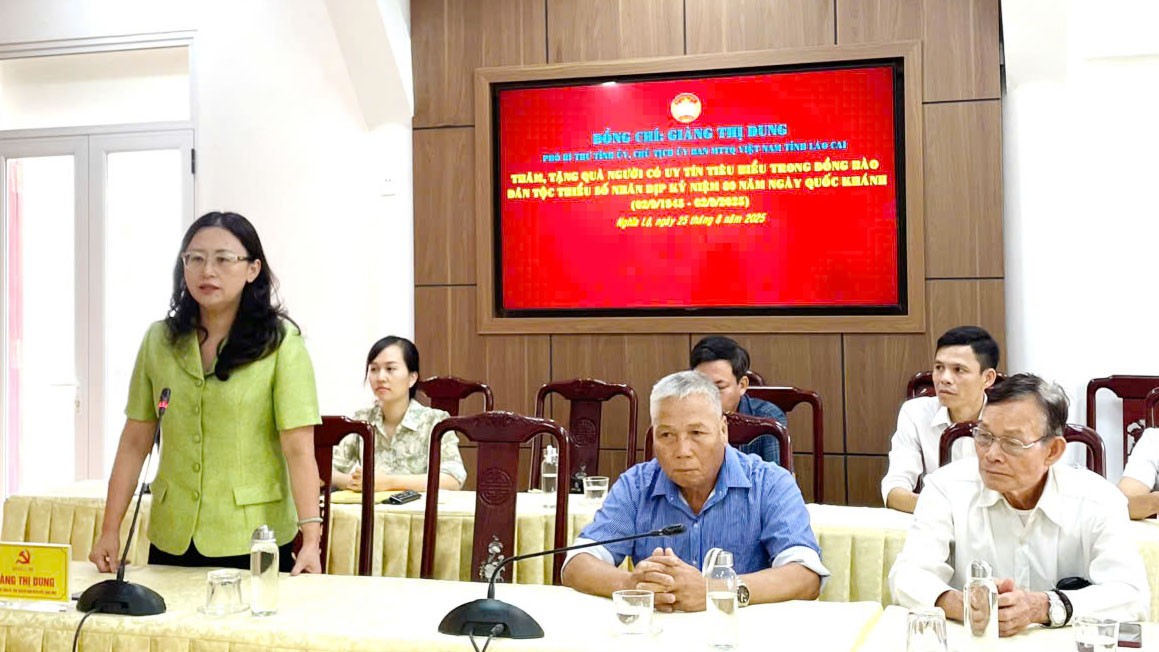 Đồng chí Giàng Thị Dung phát biểu tại buổi gặp mặt. dong-chi-giang-thi-dung-pho-bi-thu-tinh-uy-chu-tich-uy-ban-mttq-viet-nam-tinh-lao-cai-phat-bieu-tai-buoi-gap-mat.jpg