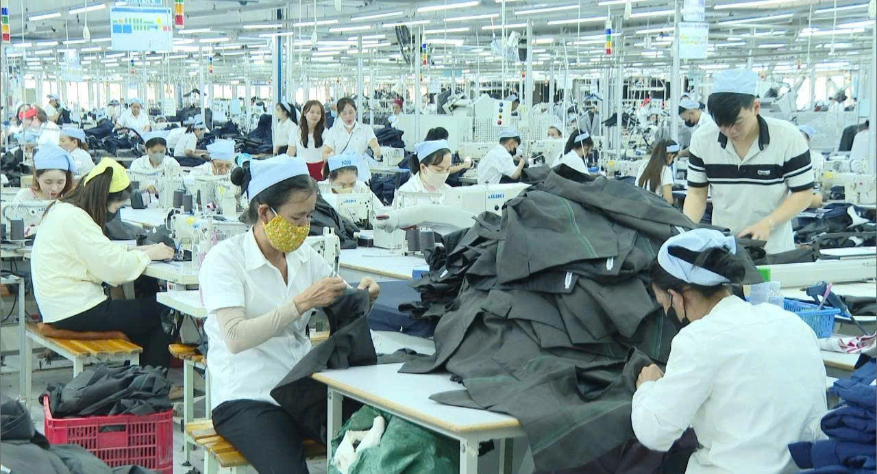 Nhiều doanh nghiệp may xuất khẩu khu vực Đông Nam Lâm Đồng hiện đã nhận được đơn hàng sản xuất năm 2027