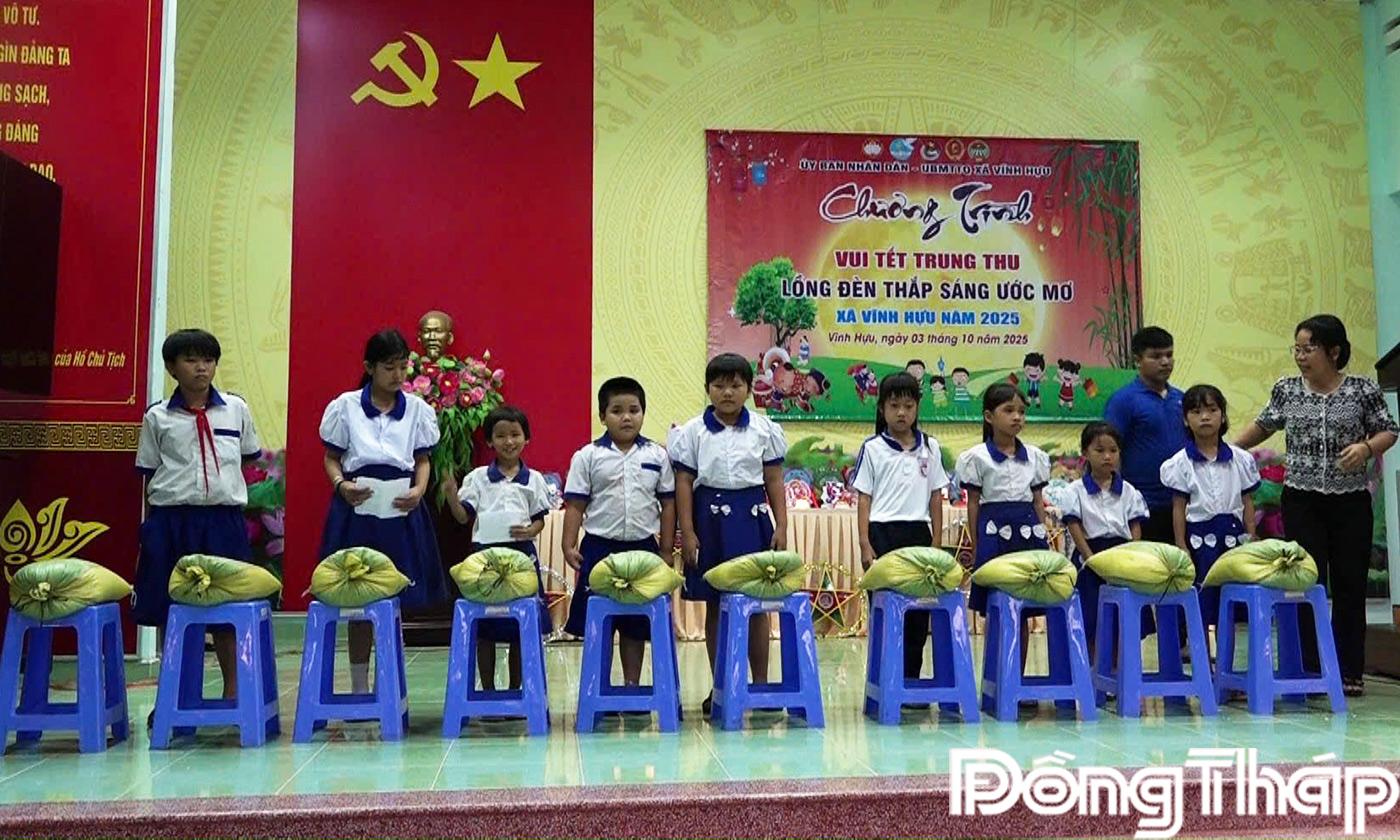 gạo cho học sinh khó khăn