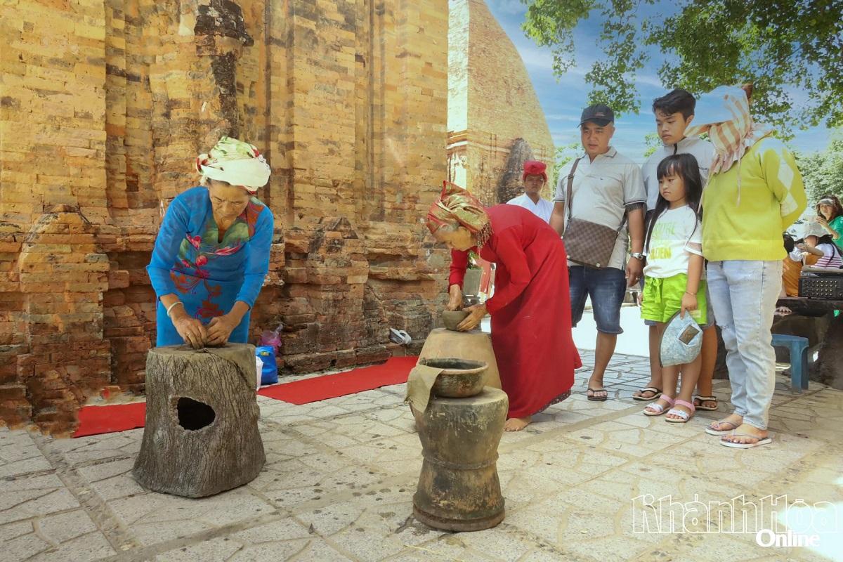 Khánh Hòa: Hơn 205 tỷ đồng thực hiện bảo vệ và phát huy giá trị di sản nghệ thuật làm gốm của người Chăm - Ảnh 1. Khánh Hòa: Hơn 205 tỷ đồng thực hiện bảo vệ và phát huy giá trị di sản nghệ thuật làm gốm của người Chăm - Ảnh 1.